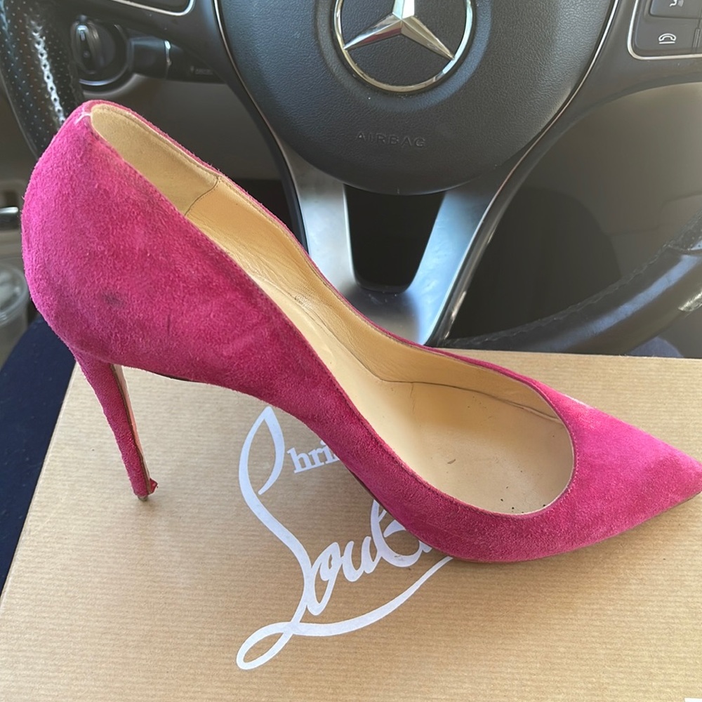 Pigalle size 40 color: Rosa Wore numerous times. Show protectors few flaws